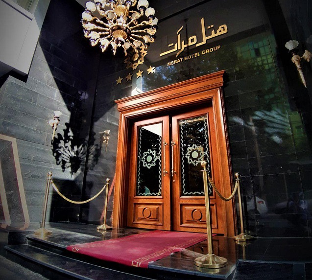 نمای ظاهری هتل مرآت 